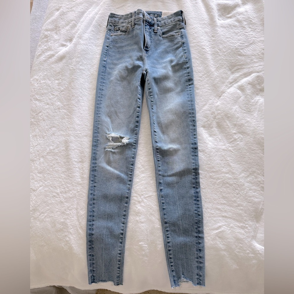 American Eagle Outfitters Women's Distressed Blue Skinny Jeans